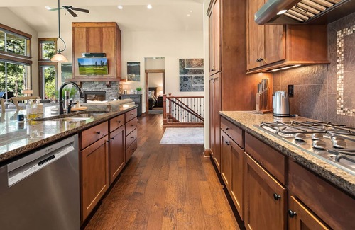 Cle Elum House | Walk to the Winery! Big Views of the Golf Course. Fantastic Value!