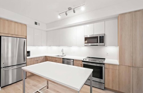 NoMa Hotel | Walk to Top DC Attractions & Dining | Private Balcony