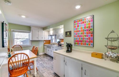 North Creek Apartment | Walk to Town and River Cozy North Creek Cottage