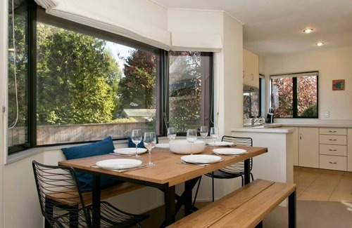 Taupo House | Walk to Town & Lake *No Service Fees*