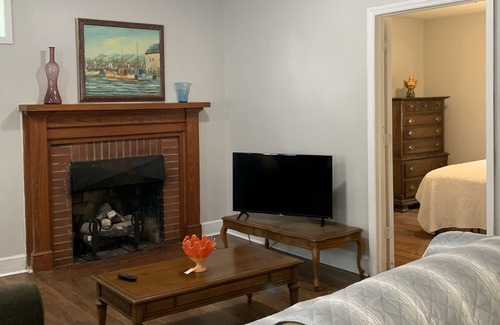 Monroe House | Walk to Vineyard, Single level home, Large yard, No pet fee