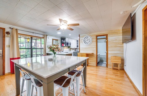 Ore City Cabin | Walk to Water: Lake O' the Pines Cabin