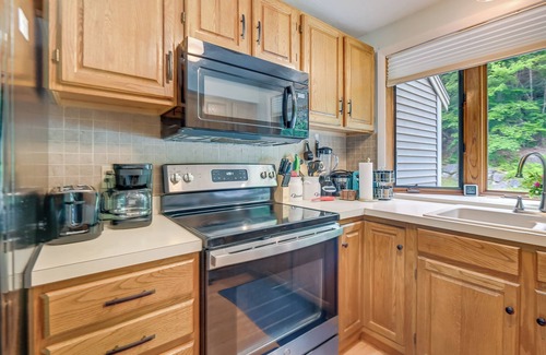 Bristol House | Walk to Wellington State Park: Alexandria Townhome