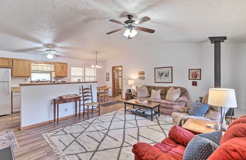 Flippin House | Walk to White River: Home w/Deck in Flippin!