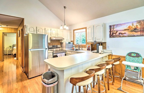 Albrightsville Cottage | Walk to Wolf Run Lake: Cottage w/Furnished Deck