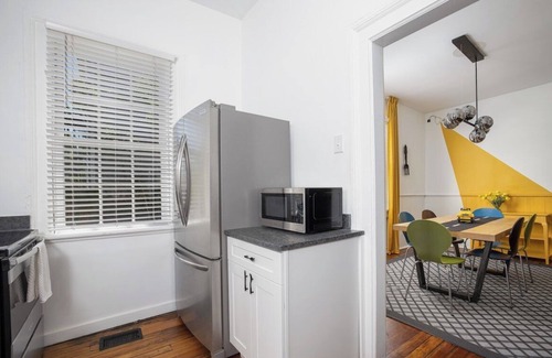 Savannah Victorian District House | Walkable 2BR Home I Forsyth Park & Historic District Steps Away