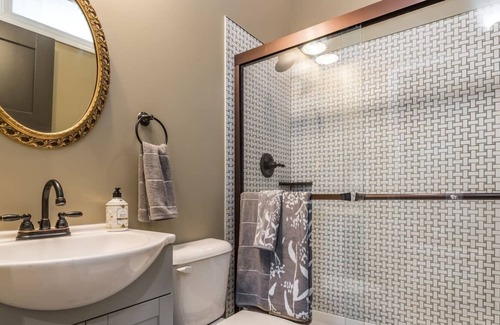 Highlands Apartment | Walkable! Cozy! Summ