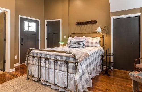 Highlands Apartment | Walkable! Cozy! Summ