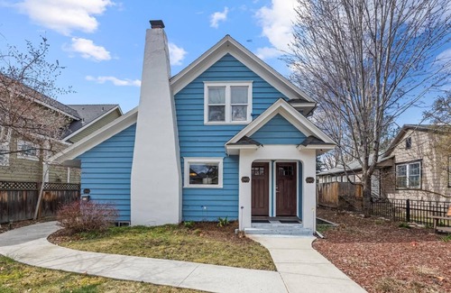 North End Apartment | Walkable Dog Friendly Location w/Bikes! Walk 2 Blocks to Hyde Park & 4 Blocks to Camel's Back Park