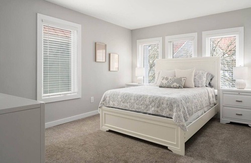 South of Broad House | Walkable Downtown Charleston Home with Courtyard