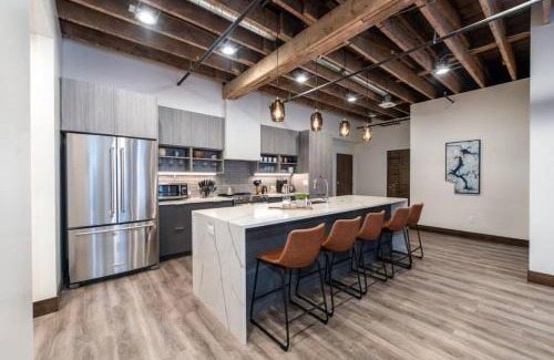 Downtown Spokane Apartment | Walkable Downtown Loft with King Bed & Self Check in