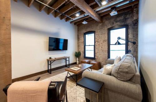Downtown Spokane Apartment | Walkable Downtown Loft with King Bed & Self Check in