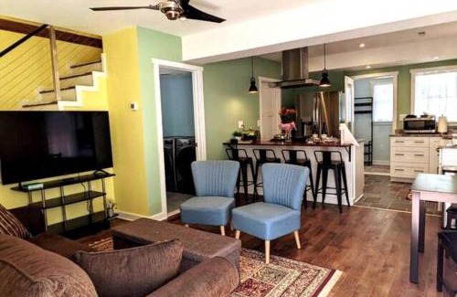 Downtown Buffalo House | Walkable Elmwood Cottage, No Chores 2Bath 2BR 2Car