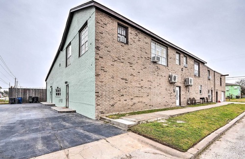 Galveston Apartment | Walkable Galveston Apartment w/Hot Tub Access