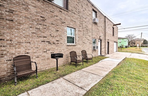 Galveston Apartment | Walkable Galveston Apartment w/Hot Tub Access