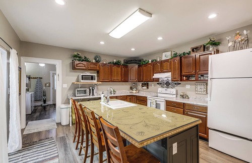 West Liberty House | Walkable Group Getaway w/Bikes in West Liberty!