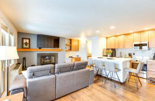Bend Apartment | Walkable Luxury Condo at Bends 7th Mtn Resort