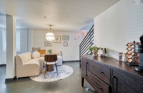 Nob Hill Apartment | Walkable NW 23rd Retreat – Style & Comfort