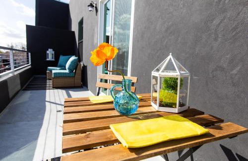 University Heights Apartment | Walkable - Restaurants - Large Patio - Ac