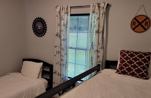 Waxhaw House | Walkable Waxhaw: Fully Renovated, Sleeps up to 7