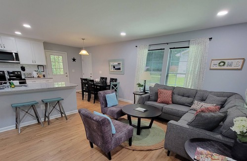Waxhaw House | Walkable Waxhaw: Fully Renovated, Sleeps up to 7
