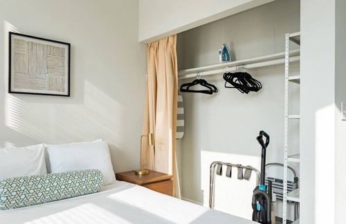 Sheffield and DePaul Apartment | Walker's Paradise 1-Bedroom Apt in Lincoln Park
