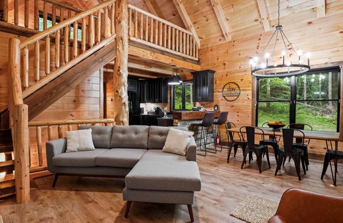 Logan Cabin | Walker's Retreat | Hocking Hills