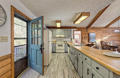 Sky Valley Cabin | Walkers Mountain Retreat in Sky Valley! Dog Friendly!