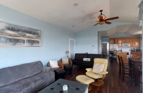 Sneads Ferry Cottage | WALKING DISTANCE FROM BEACH W VIEWS. DOG FRIENDLY