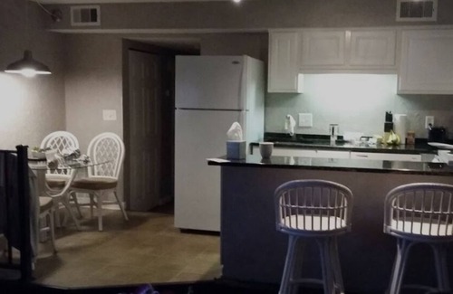 North Forest Beach Resort | Walking distance to Coligny beach. Oceanfront pool at sister resort included
