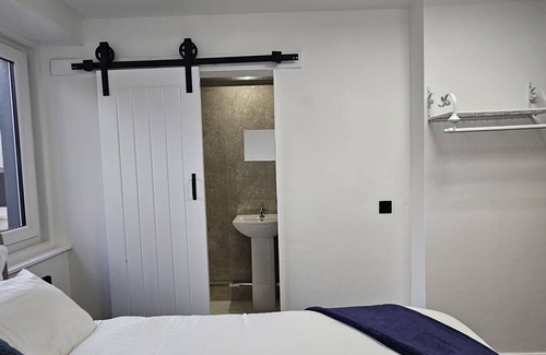 Ellemford Bed & Breakfast | Walking distance to Edinburgh Zoo and Murrayfield Stadium