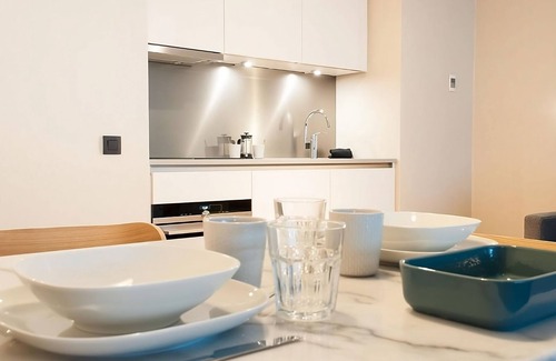 Jewish Quarter House | Walking Distance to Grote Markt! Family-friendly Property, City Views & Kitchen!