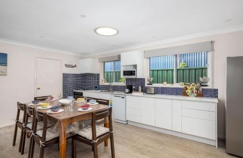 Anna Bay House | Walking Distance to Birubi Beach