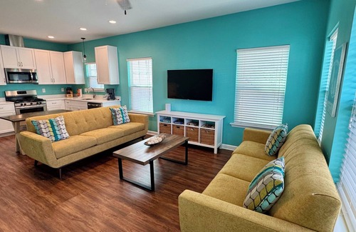 Downtown House | Walking distance to downtown, 15 min to Pensacola Beach