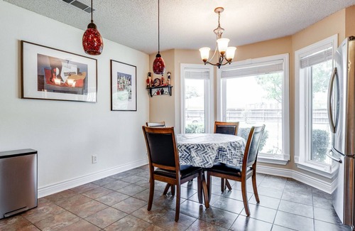 Southwest Arlington House | Walking Distance To Everything! *Fenced Yard*Pool*