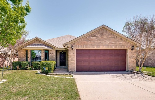 Southwest Arlington House | Walking Distance To Everything! *Fenced Yard*Pool*