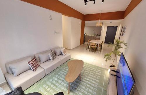 Tebrau Apartment | Walking Distance to Mount Austin - 6 pax Newly Renovated