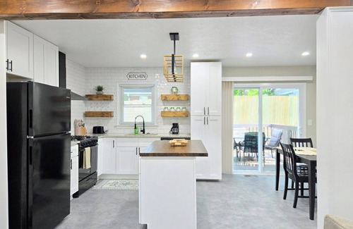 Mableton House | Walking distance to Mableton Amphitheatre! Family sized home with game room!