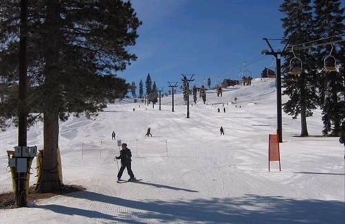 Truckee House | Walking Distance to TD Ski Hill