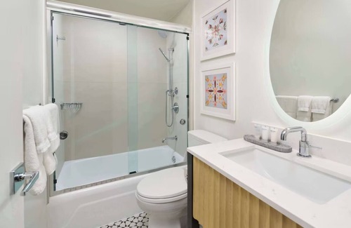 Waikiki Hotel | Walking Distance To The Beach! 3 Comfortable Units for 12!