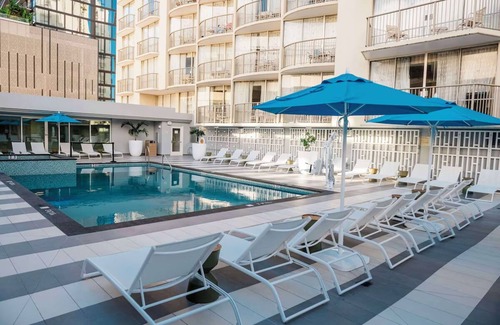 Waikiki Hotel | Walking Distance To The Beach! 3 Comfortable Units for 12!