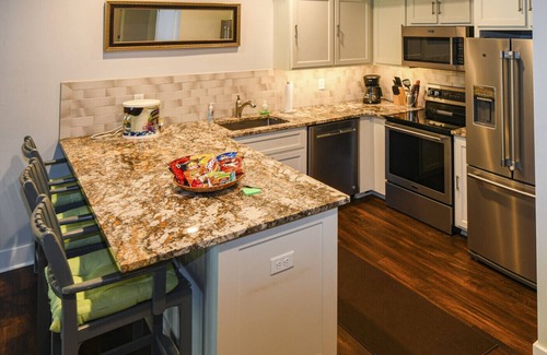 University Hills House | Walking distance to the grove! .08 of a mile! Still open for S. Car, Cit, FL