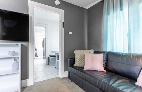 Bonita House | Walking distance to ULV & the Fairplex