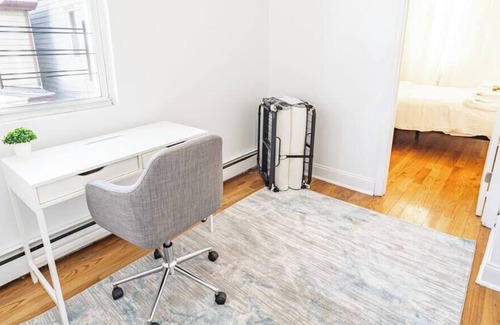 West Side Apartment | Walking Distance to Lincoln Park! Easy to NYC!