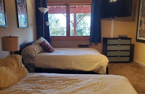 Mammoth Lakes Villa | Walking distance to the Village - Lakeview #9