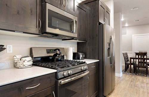 St. George Condo | Walking on Sunshine Ground Level