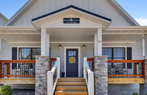 Hollister House | Walking on Sunshine