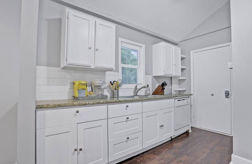 Mission House | ☀️Walking Trail☀️XL Fenced Backyard ☀️Cul-de-sac☀️800ft² ☀️💤 Street☀️