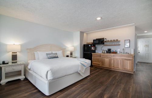 Traverse City House | Walkout Beachfront Condo Pointes North Resort 2873