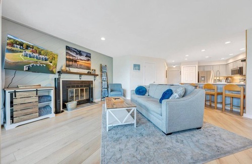 North Shore Condo | Walkout waterfront condo located in Bernard's Landing at Smith Mountain Lake!